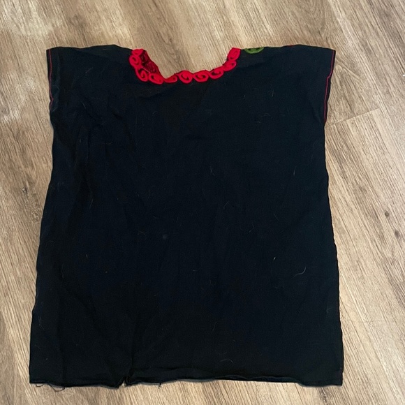 Black cotton shirt with red embroidery - Picture 2 of 4